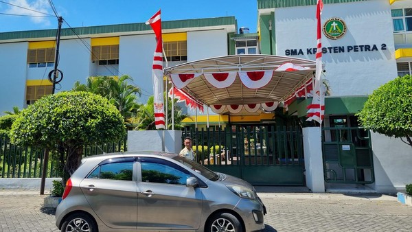 Sekolah Petra Surabaya, Tolak Bayar Iuran Keamanan